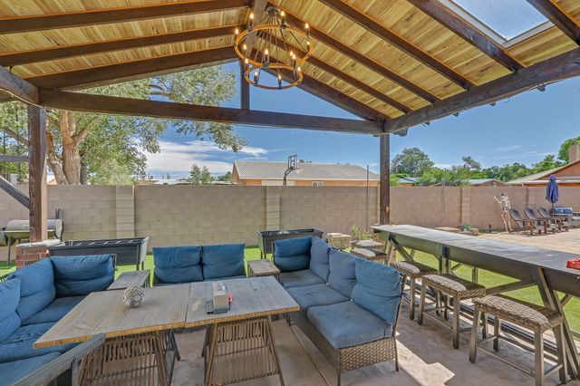 412 El Pueblo Road NW, Los Ranchos, NM 87114