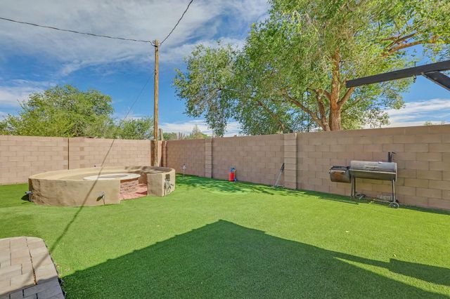 412 El Pueblo Road NW, Los Ranchos, NM 87114