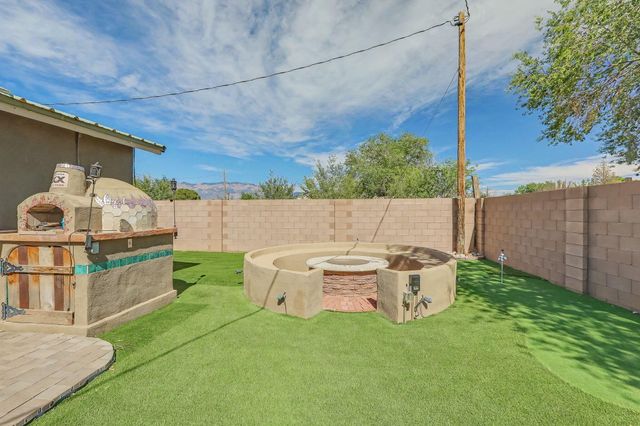 412 El Pueblo Road NW, Los Ranchos, NM 87114