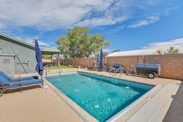 412 El Pueblo Road NW, Los Ranchos, NM 87114