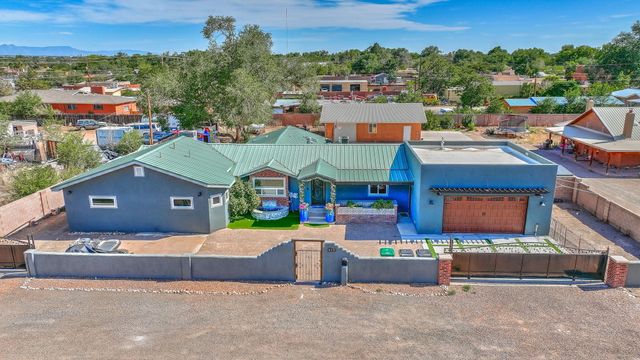 412 El Pueblo Road NW, Los Ranchos, NM 87114