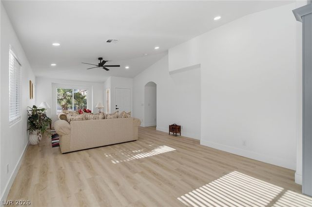 9109 Dolente Avenue, Las Vegas, NV 89129
