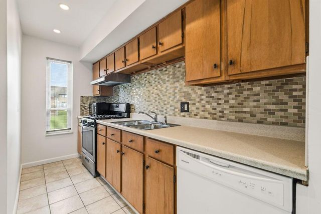 13 King Arthur Court, Westerville, OH 43081