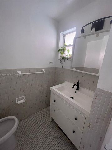 215 SE 3rd Ave 103C, Hallandale Beach, FL 33009