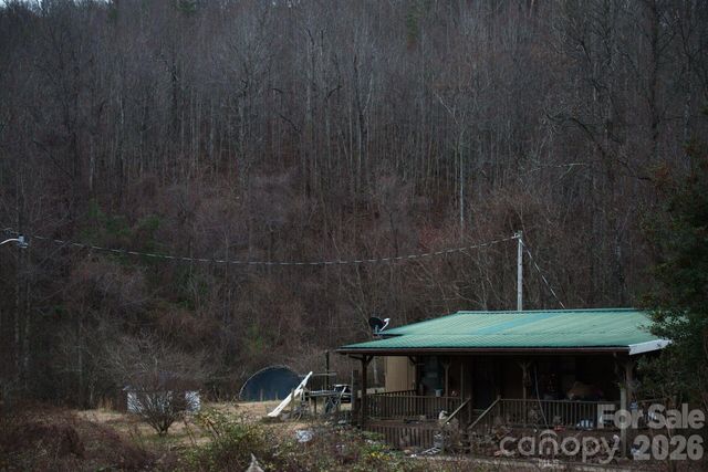 5712 Holbert Cove Road, Saluda, NC 28773