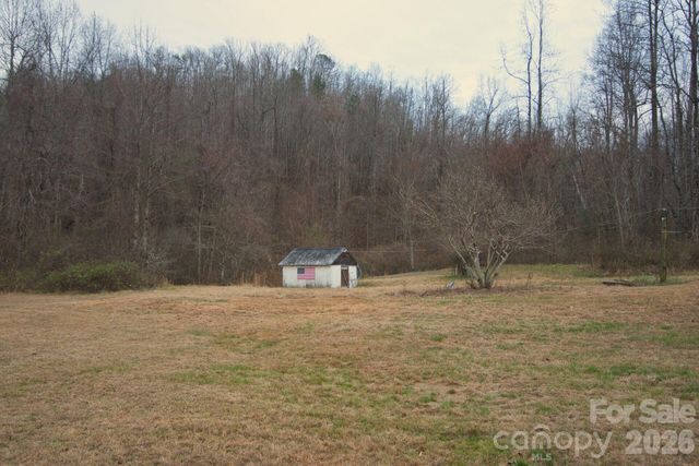 5712 Holbert Cove Road, Saluda, NC 28773