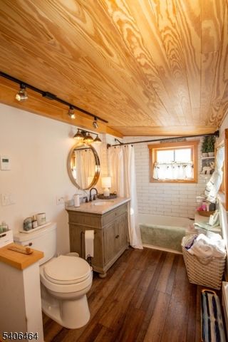 70 S Shore Rd, Byram Twp., NJ 07821