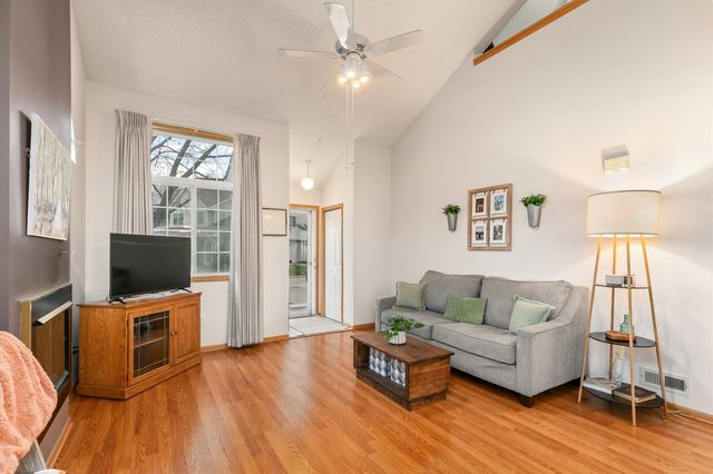 150 S Prairie View Drive 1112, West Des Moines, IA 50266