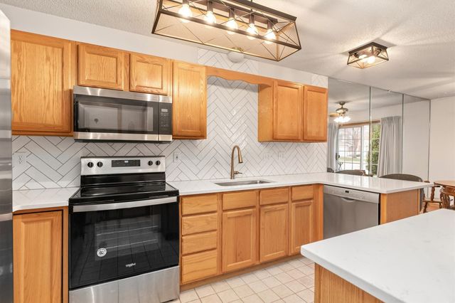 150 S Prairie View Drive 1112, West Des Moines, IA 50266