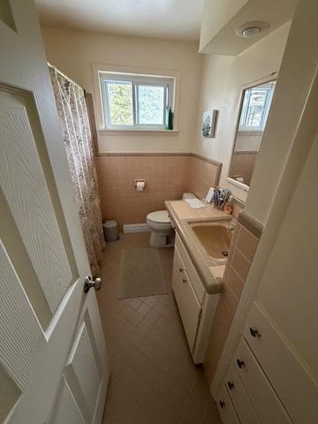 211 Leland Place, Lansing, MI 48917