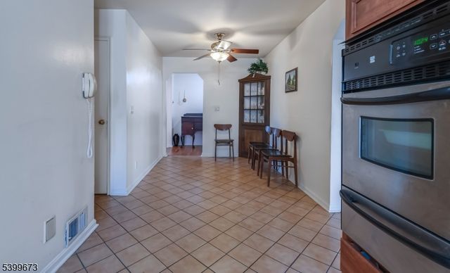 2 Orchard Rd, Florham Park Boro, NJ 07932