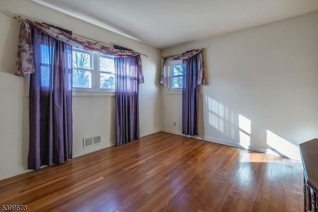 2 Orchard Rd, Florham Park Boro, NJ 07932