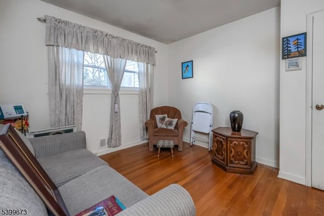 2 Orchard Rd, Florham Park Boro, NJ 07932