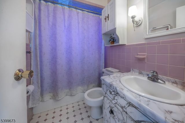 2 Orchard Rd, Florham Park Boro, NJ 07932