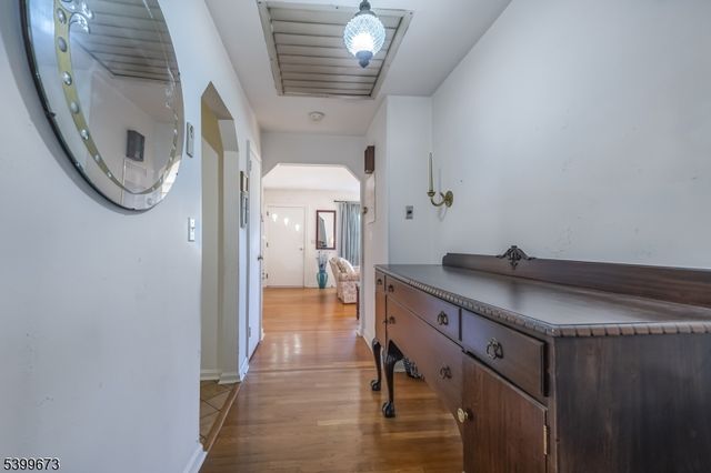 2 Orchard Rd, Florham Park Boro, NJ 07932