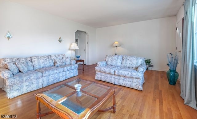 2 Orchard Rd, Florham Park Boro, NJ 07932