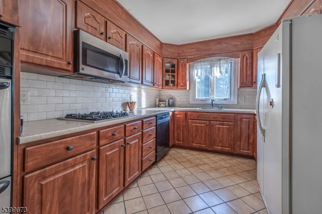 2 Orchard Rd, Florham Park Boro, NJ 07932