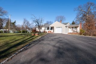 2 Orchard Rd, Florham Park Boro, NJ 07932