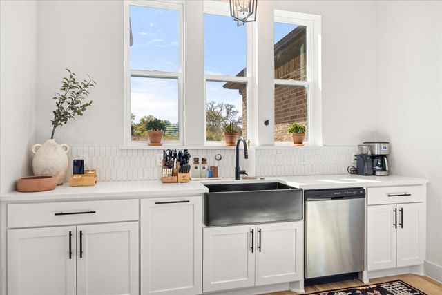 8011 Brownie Luker Boulevard, Granbury, TX 76048