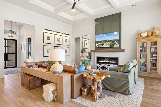 8011 Brownie Luker Boulevard, Granbury, TX 76048