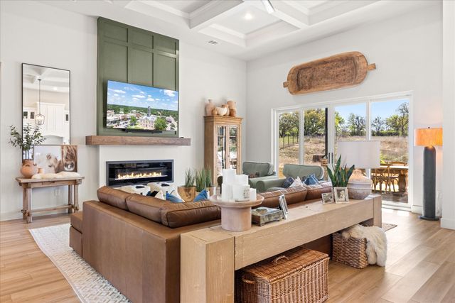 8011 Brownie Luker Boulevard, Granbury, TX 76048