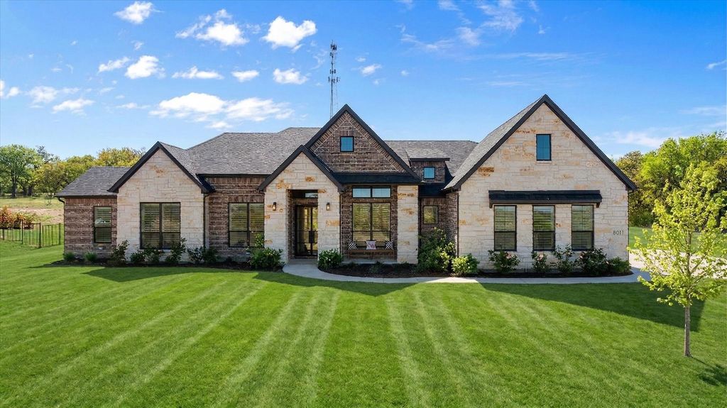 8011 Brownie Luker Boulevard, Granbury, TX 76048