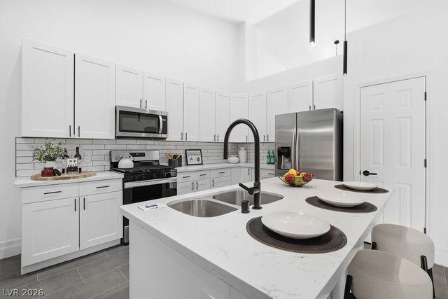 11208 Dell Cliffs Court, Las Vegas, NV 89144