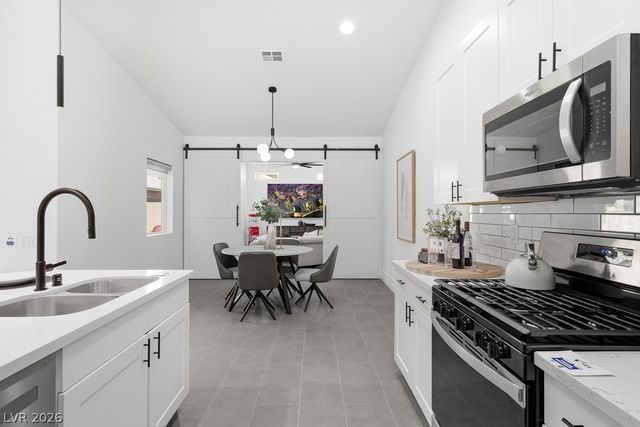 11208 Dell Cliffs Court, Las Vegas, NV 89144