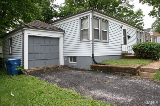 7716 Brocton Court, St Louis, MO 63121