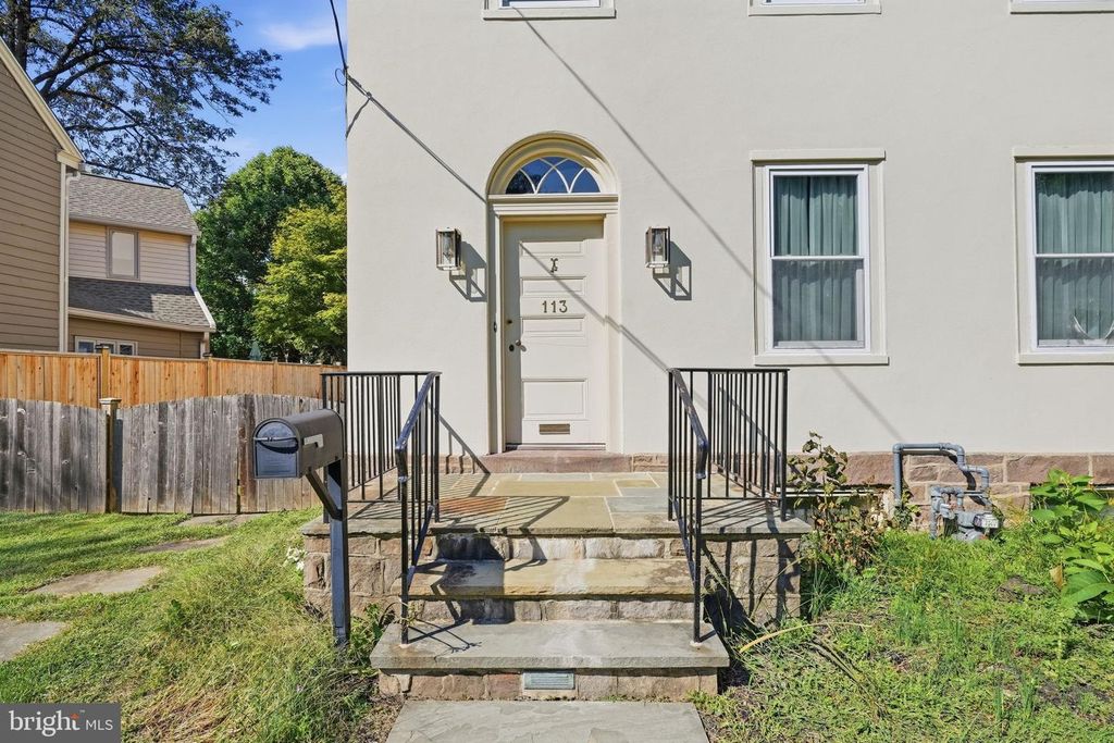 113 E PENN ST, NEWTOWN, PA 18940 — photo 3