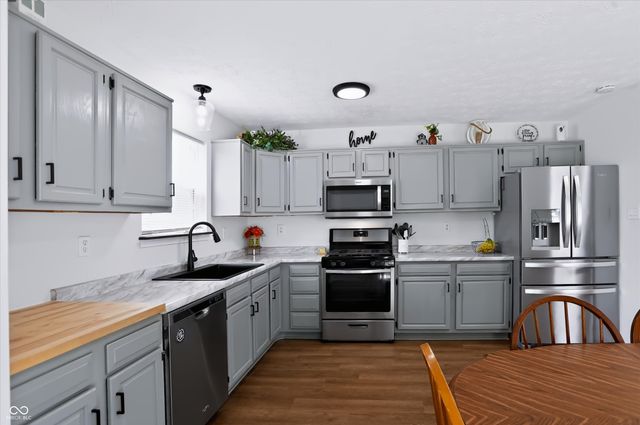6002 Sycamore Forge Lane, Indianapolis, IN 46254