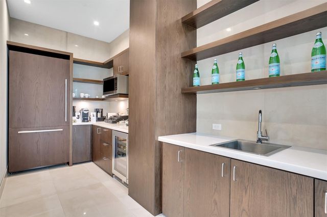 435 Bayshore Drive 803, Fort Lauderdale, FL 33304