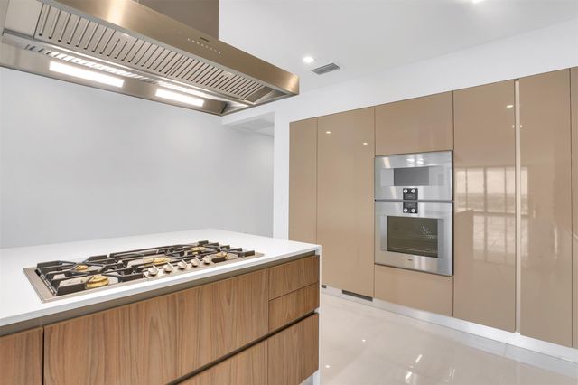 435 Bayshore Drive 803, Fort Lauderdale, FL 33304