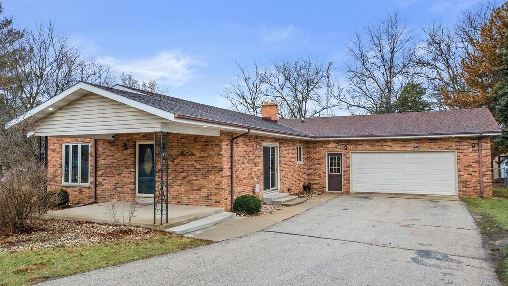 403 Elkhorn ROAD, Eagle, WI 53119