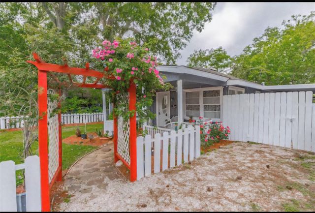 4910 Charles Street, Seabrook, TX 77586