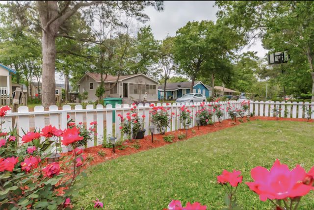 4910 Charles Street, Seabrook, TX 77586