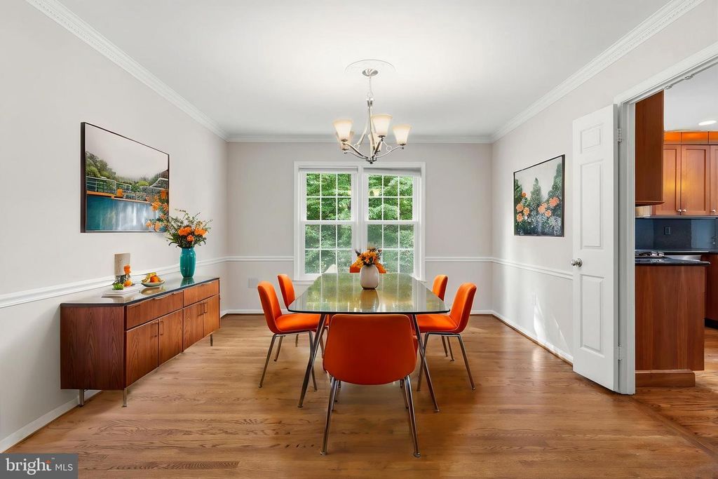Image 11 of property listing at 9016 NESBIT CT, Gaithersburg, MD 20886