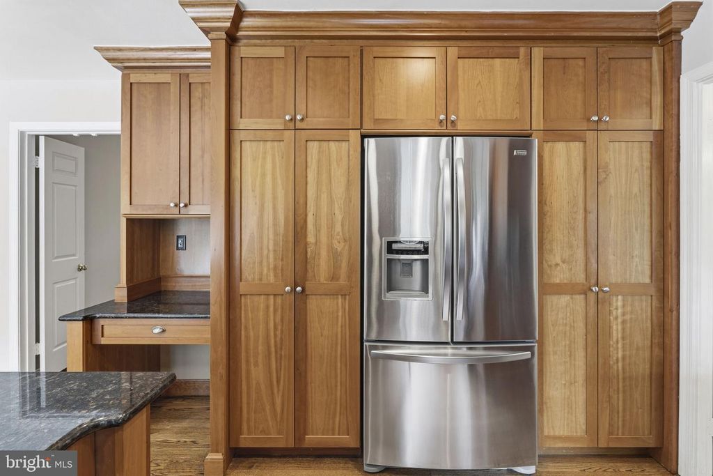 Image 13 of property listing at 9016 NESBIT CT, Gaithersburg, MD 20886