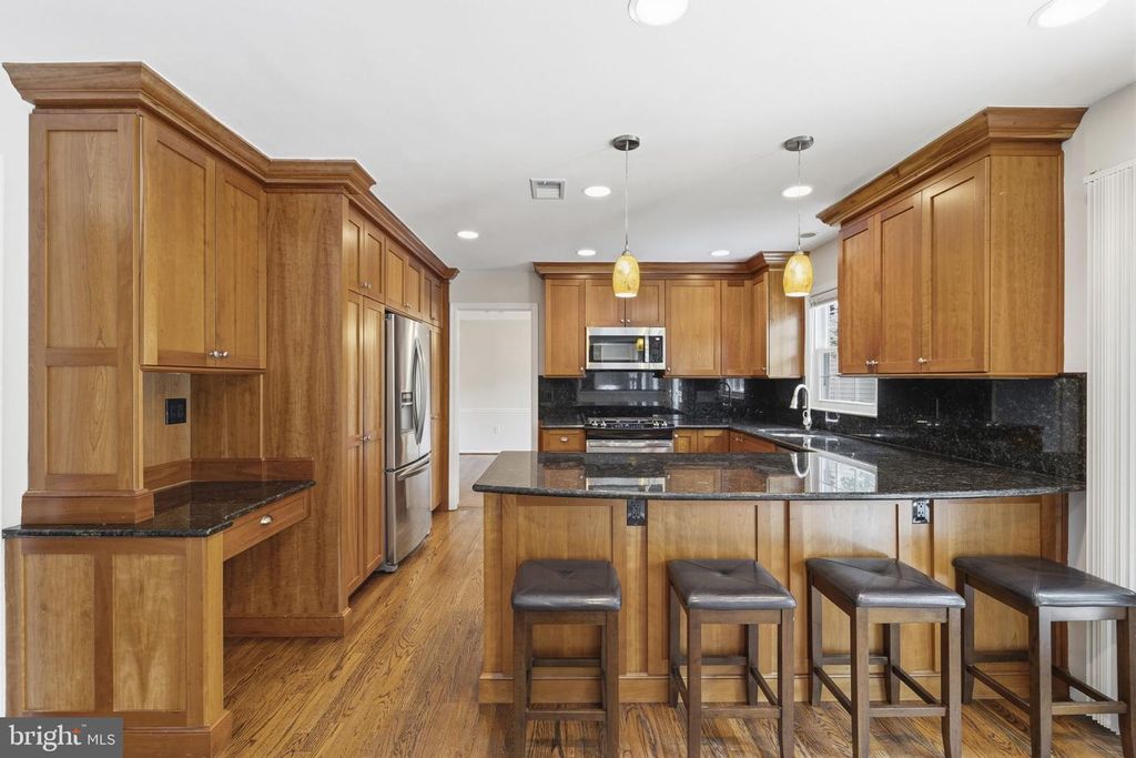 Image 15 of property listing at 9016 NESBIT CT, Gaithersburg, MD 20886