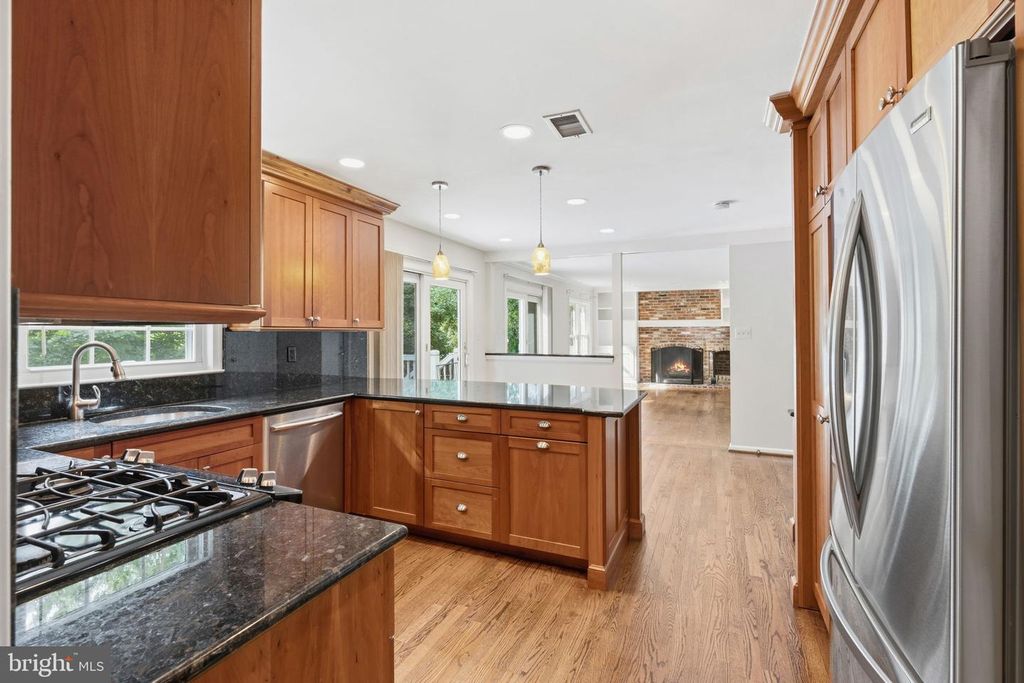 Image 16 of property listing at 9016 NESBIT CT, Gaithersburg, MD 20886