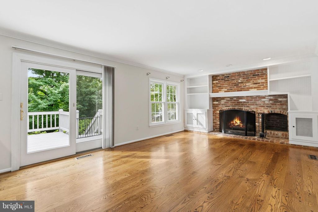 Image 18 of property listing at 9016 NESBIT CT, Gaithersburg, MD 20886