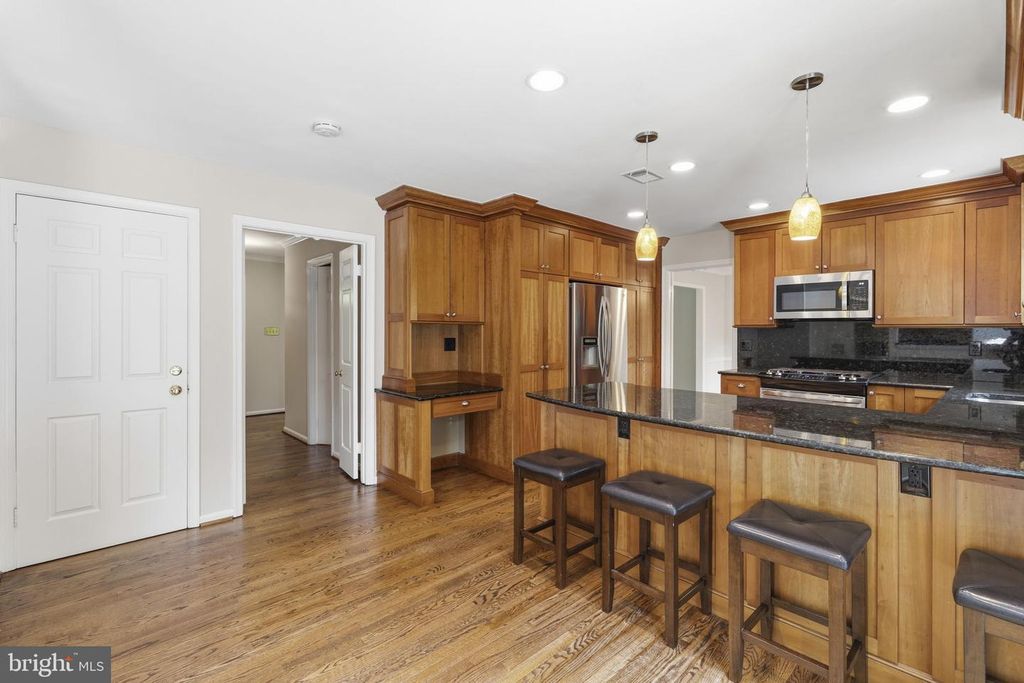 Image 20 of property listing at 9016 NESBIT CT, Gaithersburg, MD 20886