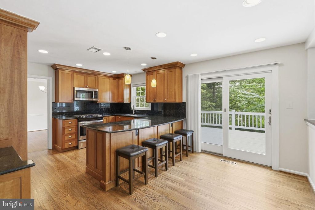 Image 21 of property listing at 9016 NESBIT CT, Gaithersburg, MD 20886