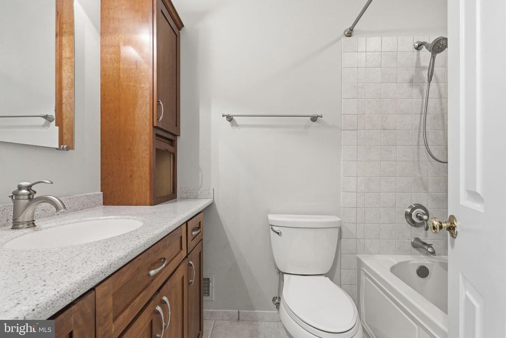 Image 23 of property listing at 9016 NESBIT CT, Gaithersburg, MD 20886
