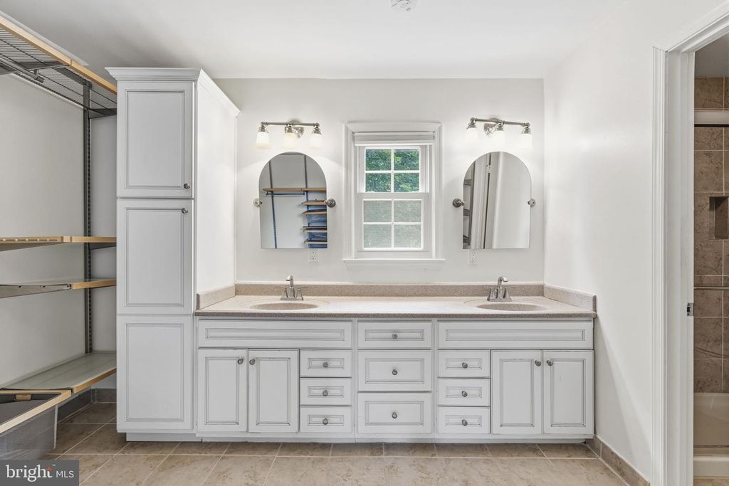 Image 28 of property listing at 9016 NESBIT CT, Gaithersburg, MD 20886
