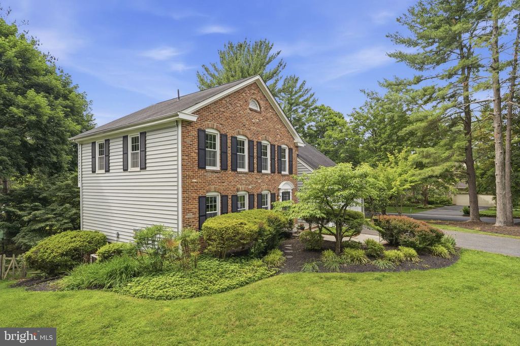 Image 3 of property listing at 9016 NESBIT CT, Gaithersburg, MD 20886
