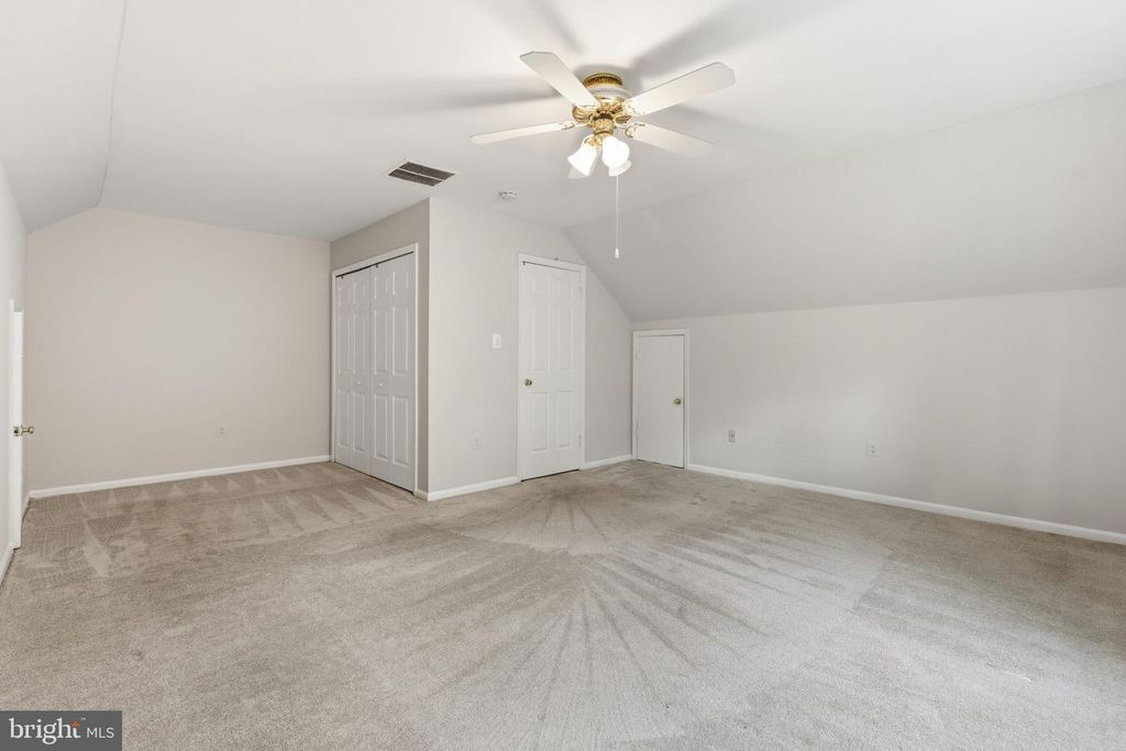 Image 32 of property listing at 9016 NESBIT CT, Gaithersburg, MD 20886