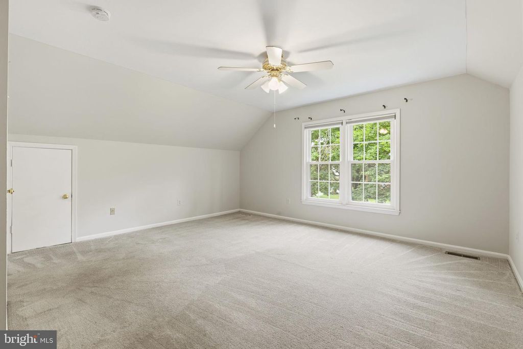 Image 34 of property listing at 9016 NESBIT CT, Gaithersburg, MD 20886