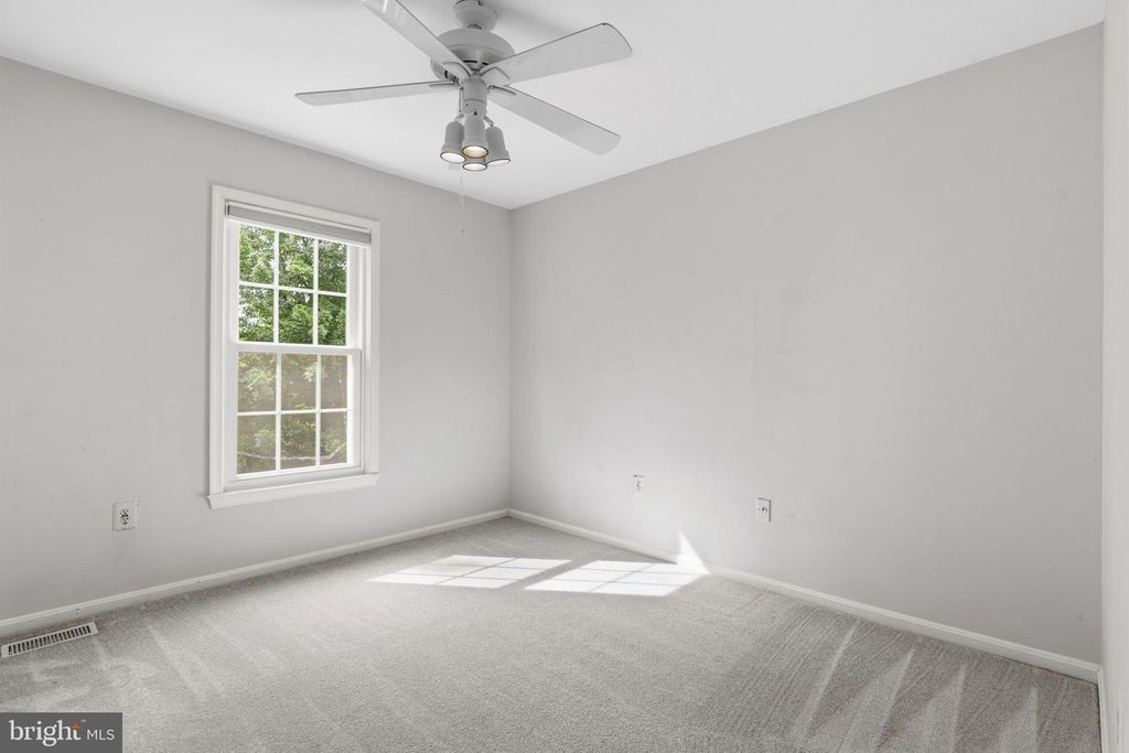 Image 37 of property listing at 9016 NESBIT CT, Gaithersburg, MD 20886
