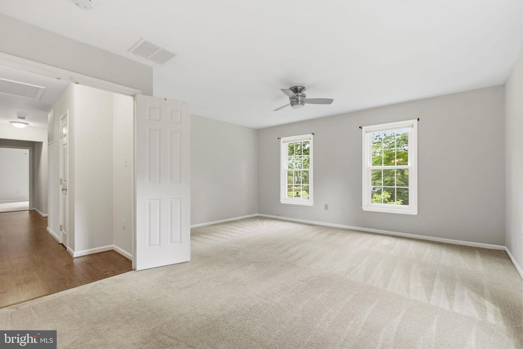Image 39 of property listing at 9016 NESBIT CT, Gaithersburg, MD 20886